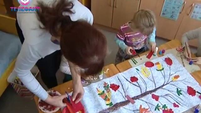В каждом рисунке - рябина: Челябинске детсадовцы готовятся ко Дню матери. Телефакт. смотреть онлайн