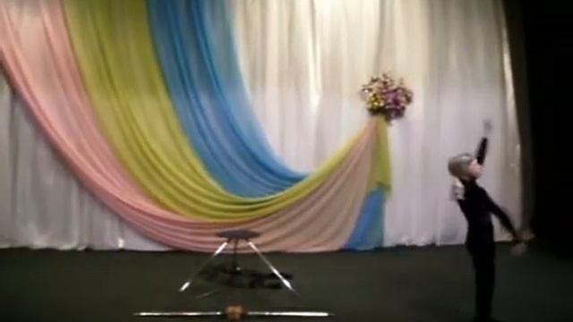 Детский эквилибр на тростях (children equilibrium) номер Паучек смотреть онлайн