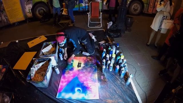 ?Арбат, уличный художник - АРТ Рисунок баллончиками. Spray paint art Moscow Russia! смотреть онлайн