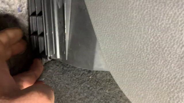 Замена Салонного Фильтра Ford Kuga1 2005 год смотреть онлайн