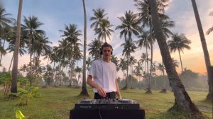 Deep House Sunrise Mix under Palm Trees - Chris Luno