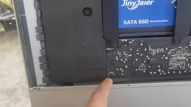 Разборка Apple Imac A1418 .Что нельзя делать при разборке ,правильное снятие экрана. Часть2 смотреть онлайн