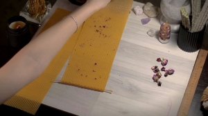 Как сделать свечу из вощины с розой своими руками классическая форма