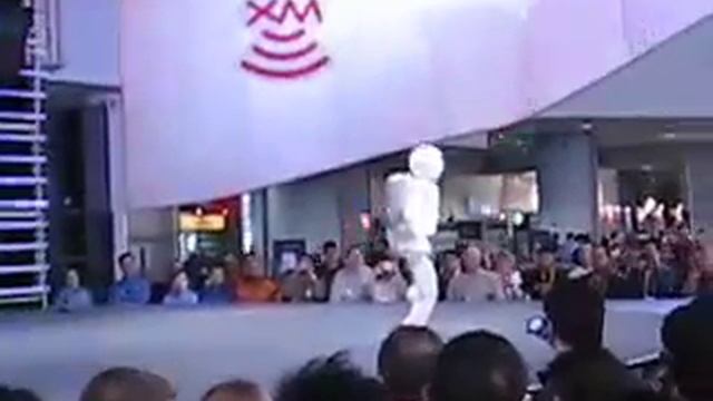 Honda Asimo Robot at CES 2007 смотреть онлайн