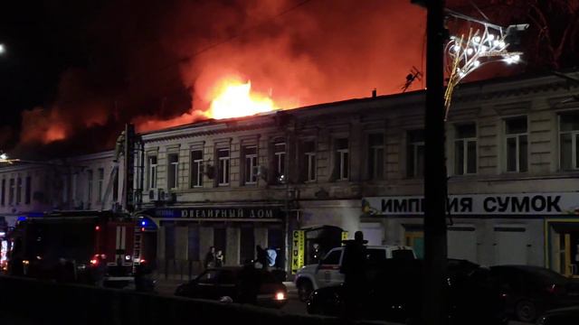 Ялта, пожар на ул. Киевской, возле овощного рынка смотреть онлайн