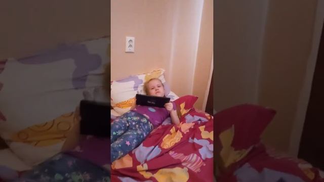 Прабабушка и правнучка делают уроки. Море слёз. смотреть онлайн