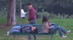 Пердит на людей в парке новое смех приколы  2016