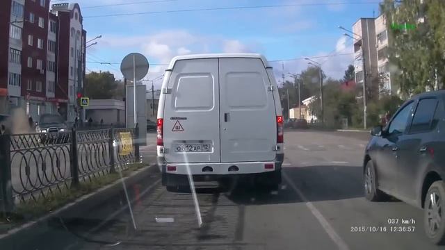 Столкновение "Киа Спортейдж" и "Порше Кайен" в Йошкар-Оле смотреть онлайн
