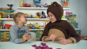 Маленькая Вера и Медведь влог - Распаковка игрушки куклы Лол ХеирВайбс