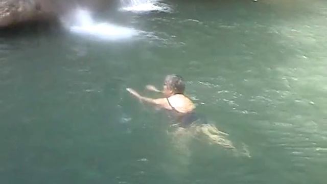 Семиуровневые водопады Erawan на реке Квай смотреть онлайн
