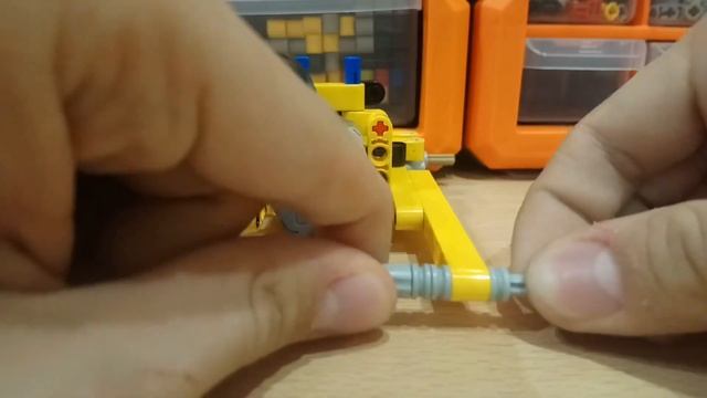 Как сделать простую и быструю машину на M моторах с пультом управления / LEGO TECHNIC гайд смотреть онлайн