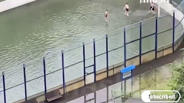 В Москве прошел сильный ливень, улицы вновь затопило. смотреть онлайн