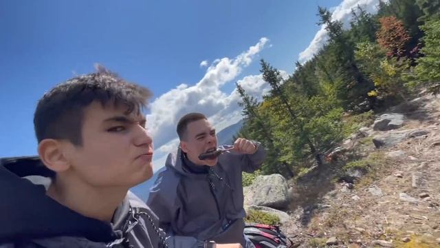 ГИМНАСТЫ В ПОХОДЕ | ПОКОРИЛИ ГОРУ | ПРОШЛИ 35 КМ ПО ЛЕСУ?! смотреть онлайн