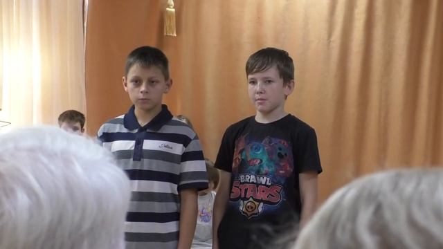 ФРАГМЕНТ передачи ДОНБАССА ГЛАЗАМИ ДЕТЕЙ визит красноярцев в детские дома Свердловска смотреть онлайн