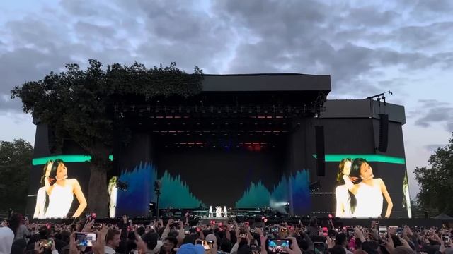 BLACKPINK | Pretty Savage [Live at London BST Hyde Park 2023] смотреть онлайн