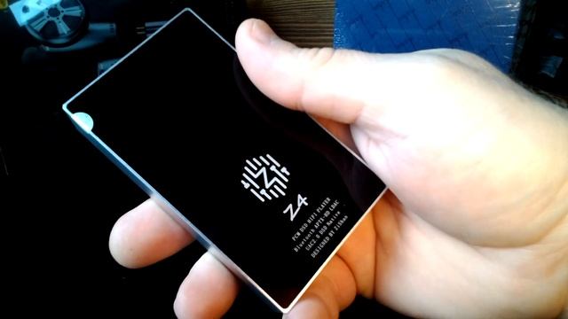 Zishan Z4 Фулюган в сріблястім костюмі смотреть онлайн