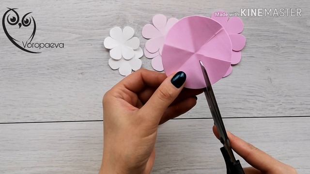 Как БЕЗ ШАБЛОНА вырезать цветочки / Лайфхак смотреть онлайн