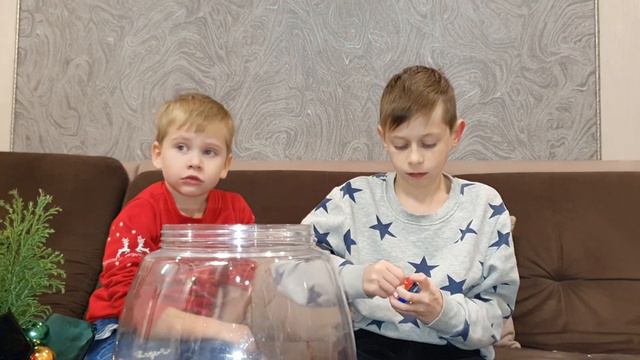ОГРОМНОЕ Яйцо с Яйцами !! Откроем все сюрпризы? Что в них?? смотреть онлайн