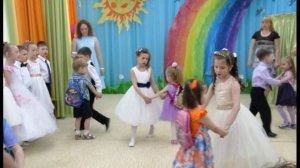 Танец ВЫПУСКНИКОВ  С МАЛЫШАМИ. "Я тебе скажу прощай!