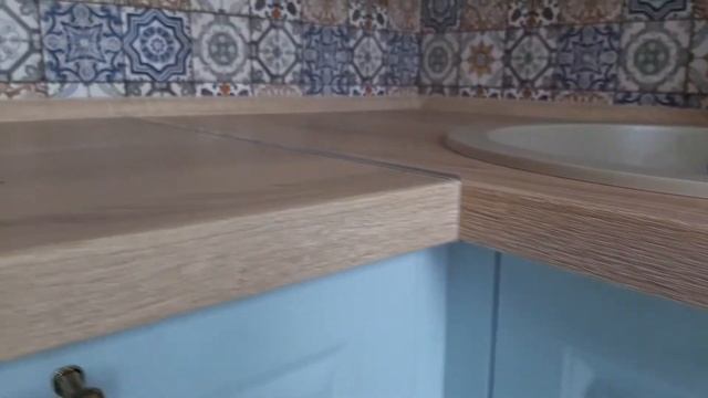 УЮТНАЯ КУХНЯ НЕЖНО-ГОЛУБОГО ОТТЕНКА. смотреть онлайн