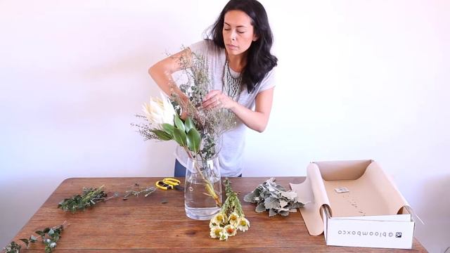HOW TO: ELVIS INSPIRED DIY KING PROTEA FLOWER ARRANGEMENT смотреть онлайн