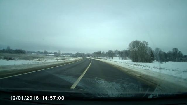 Нафига так выскакивать перед близко едущей машины - дурак за рулем смотреть онлайн