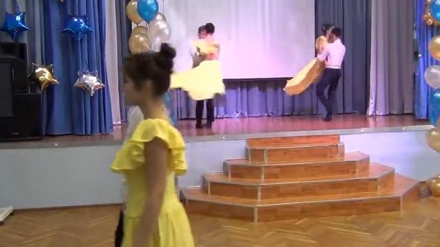 Последний звонок в 9-х классах смотреть онлайн