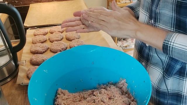 Делаю котлеты ?..../ не важно себя чувствую...?/ огромная благодарность подписчице Инне Э.❤? смотреть онлайн