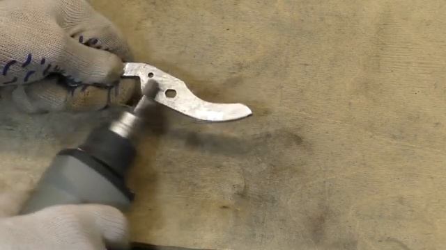 Восстановление ржавого секатора. Restoration of rusty pruning shears. смотреть онлайн