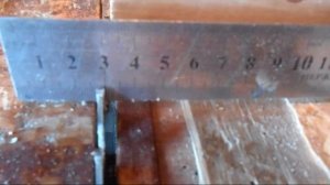 Делаем четверть  дисковой пилой   Для поперчен табурета  2 этап