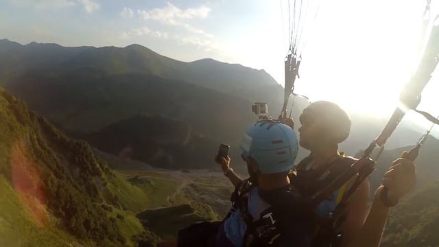закрыть 040657 1 gudauri paragliding полет гудаури skyatlantida com بالمظلات، جورجيا بالمظلات gu смотреть онлайн