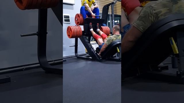 550кг блинами + 85кг живым весом смотреть онлайн