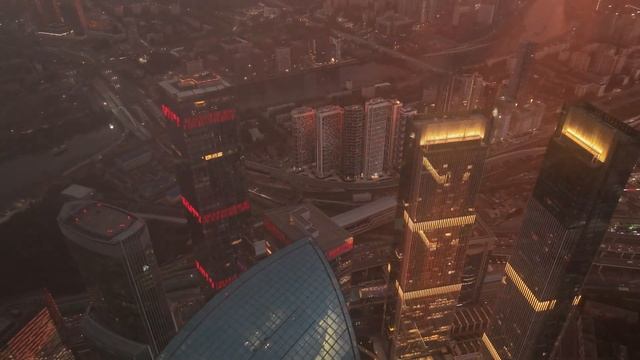 Огненный закат над Москва-Сити [Drone 4K 60fps] смотреть онлайн