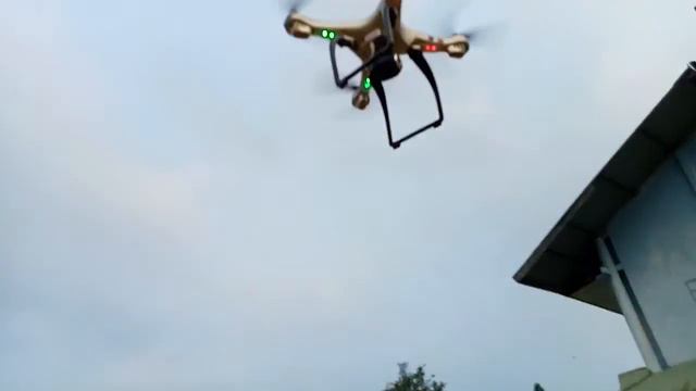 Syma X8HW VS X8PRO смотреть онлайн