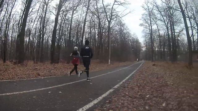 Участники бегового клуба "PnzRun" бегут 21 км. смотреть онлайн