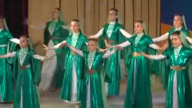 Чеченский танец Малика Ансамбль Сармат и Алла Хадикова смотреть онлайн