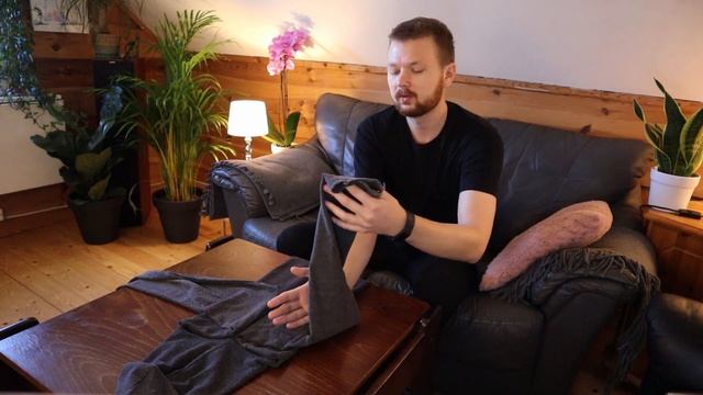 3 Clever Ways to Fold Hoodies (and Save Space) смотреть онлайн