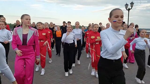 Флешбом под гимн ДЮЦа (Сарапул 03.06.2022г.) смотреть онлайн
