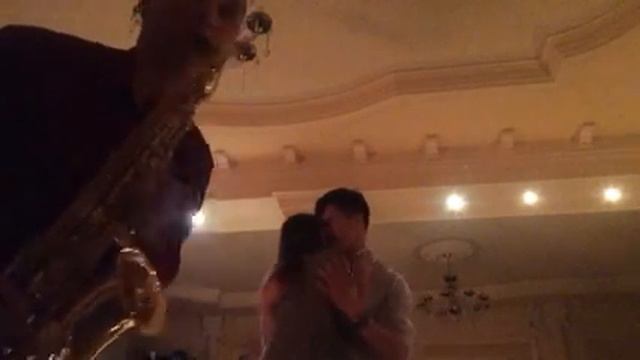 Поздравление сюрприз для любимой - саксофонист Максим Иванычев смотреть онлайн