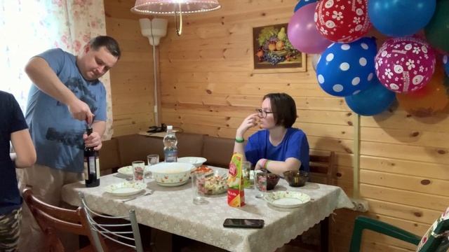 №901 ДЕНЬ РОЖДЕНИЯ Маши ? 18 лет ? Подготовка ✨ Не можем усесться за стол! смотреть онлайн