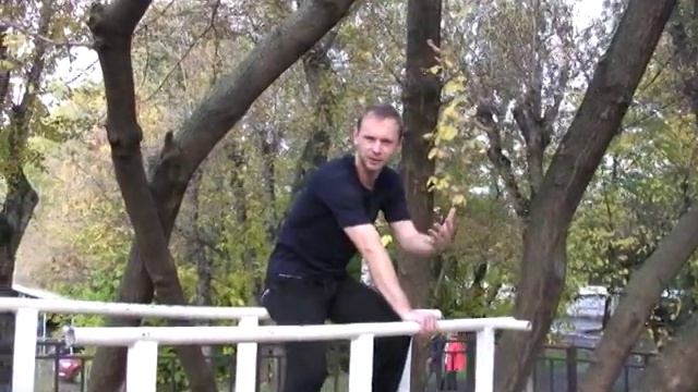 Махи на параллельных брусьях смотреть онлайн