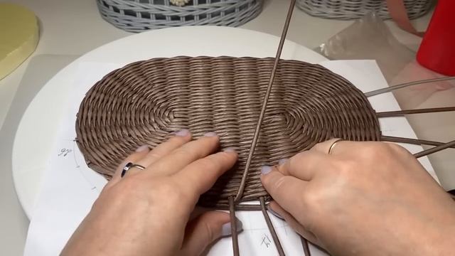 МК Поднос из бумажной лозы с овальной основой смотреть онлайн