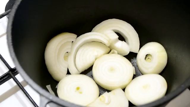 Курица с картошкой запечённая в казане смотреть онлайн