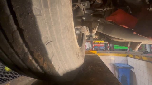 HGV Inspection on a Euro 5 Mercedes Econic & an ABS Fault plus a look at a Electric Renault Truck смотреть онлайн