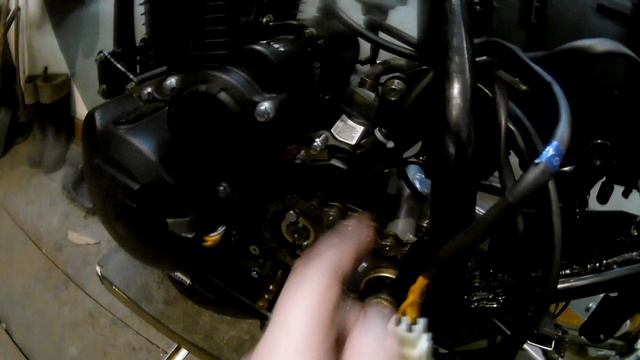 Разбираю Motoland XR 250 Enduro . Снимаю движок с мопЭда (часть 2.) смотреть онлайн