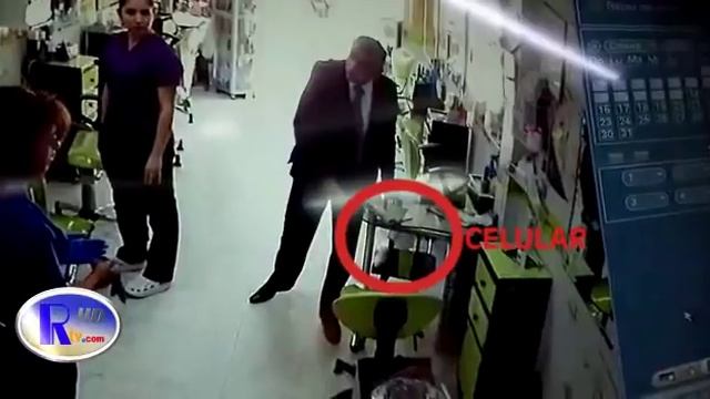 ESTE HOMBRE ROBA UN CELULAR CON ASOMBROSA AGILIDAD смотреть онлайн