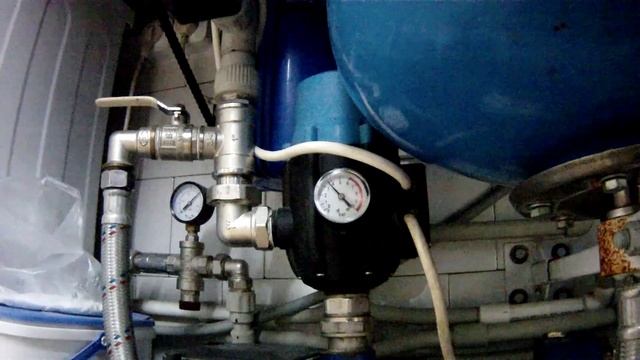 Как правильно закачать воздух в гидробак.