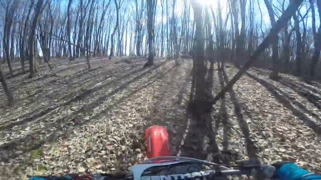 Honda CR250R и Motoland вспахивают поля, любимая Лисья норка, классные горочки! смотреть онлайн