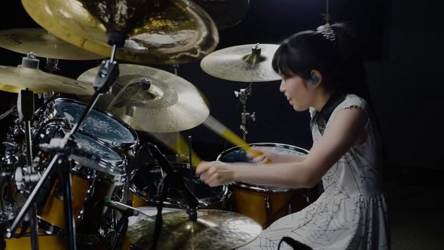 Senri Kawaguchi & Sarah Thawer Drum-Off смотреть онлайн