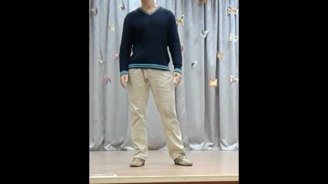 Показываю своё стихотворение "В толще вод, где звук плотней касанья..." на сцене санатория "Ока" смотреть онлайн